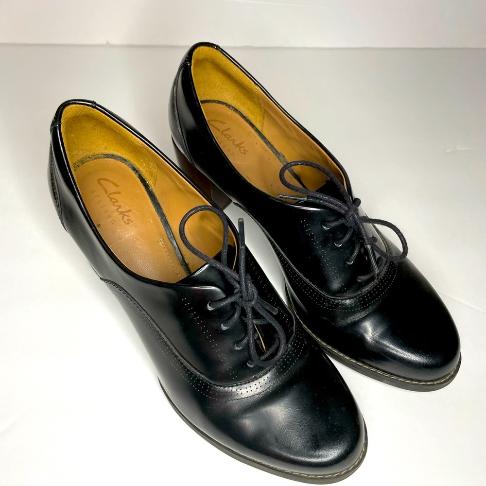 Clarks Women size 6 1/2 M leather high heel loafer shoes